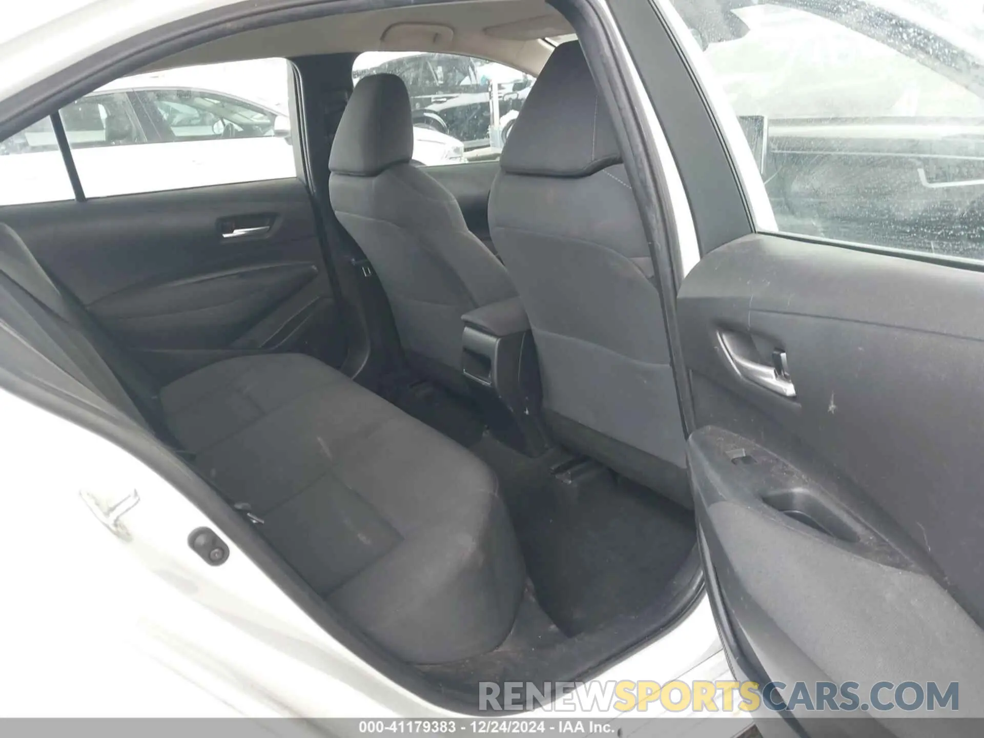 8 Photograph of a damaged car 5YFEPRAE8LP096504 TOYOTA COROLLA 2020
