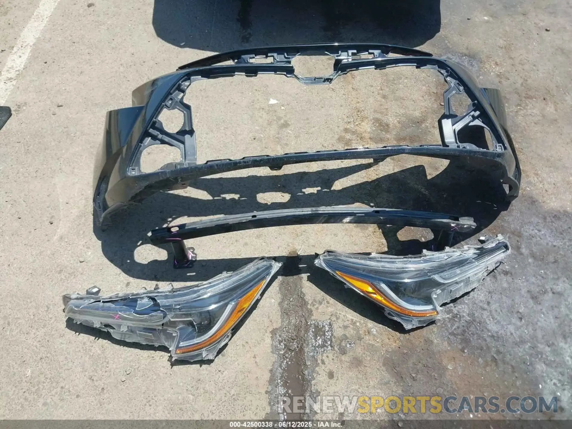 12 Photograph of a damaged car 5YFEPRAE8LP103189 TOYOTA COROLLA 2020