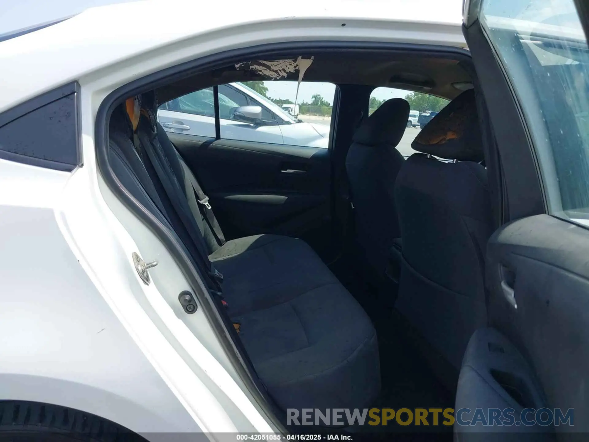 8 Photograph of a damaged car 5YFEPRAE8LP107260 TOYOTA COROLLA 2020