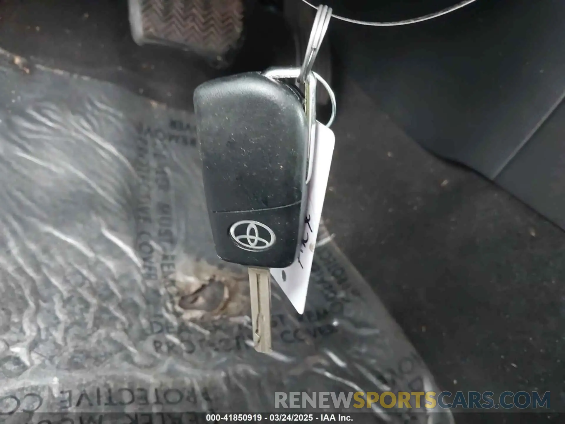 11 Photograph of a damaged car 5YFEPRAE8LP108201 TOYOTA COROLLA 2020