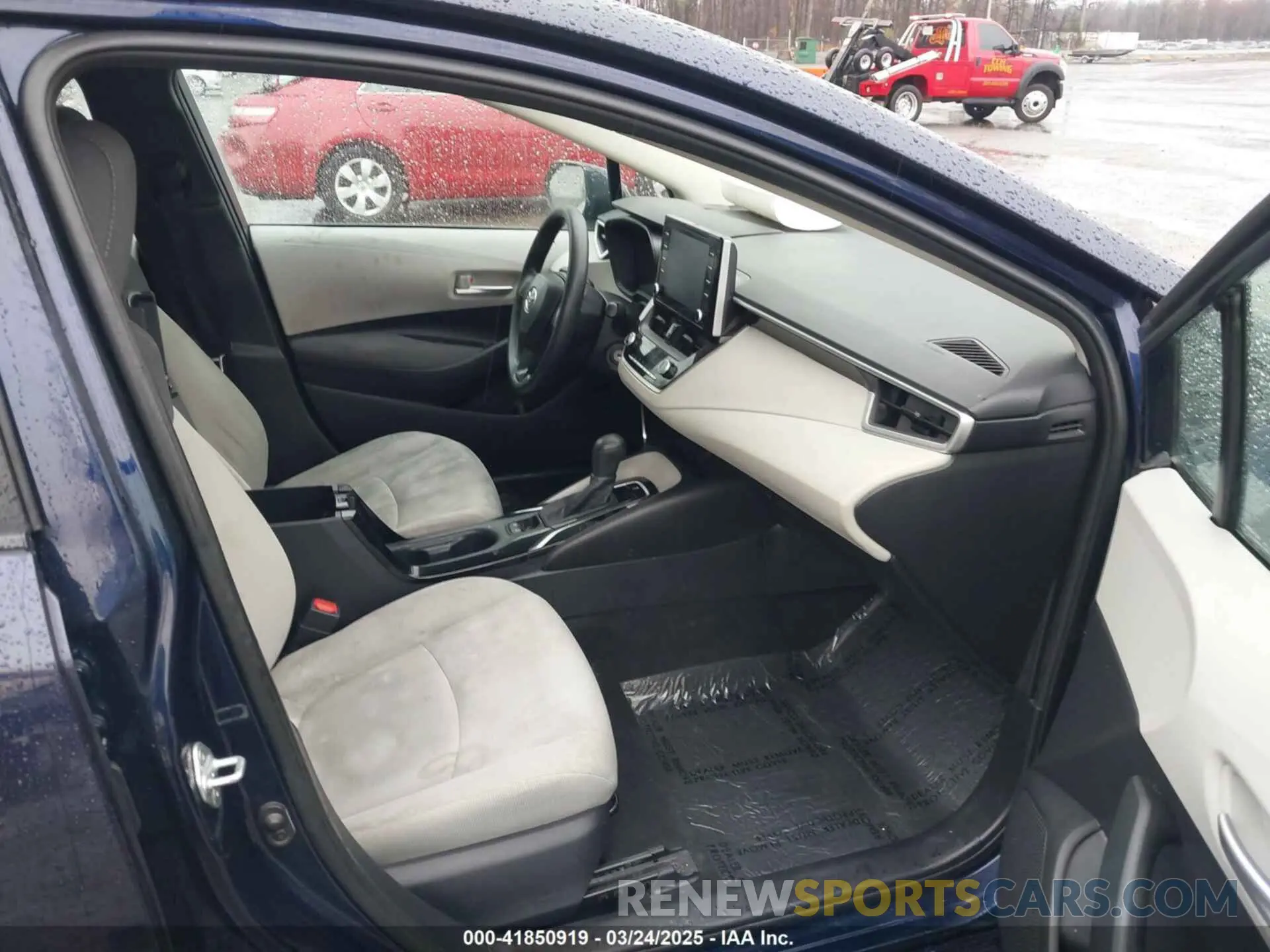 5 Photograph of a damaged car 5YFEPRAE8LP108201 TOYOTA COROLLA 2020