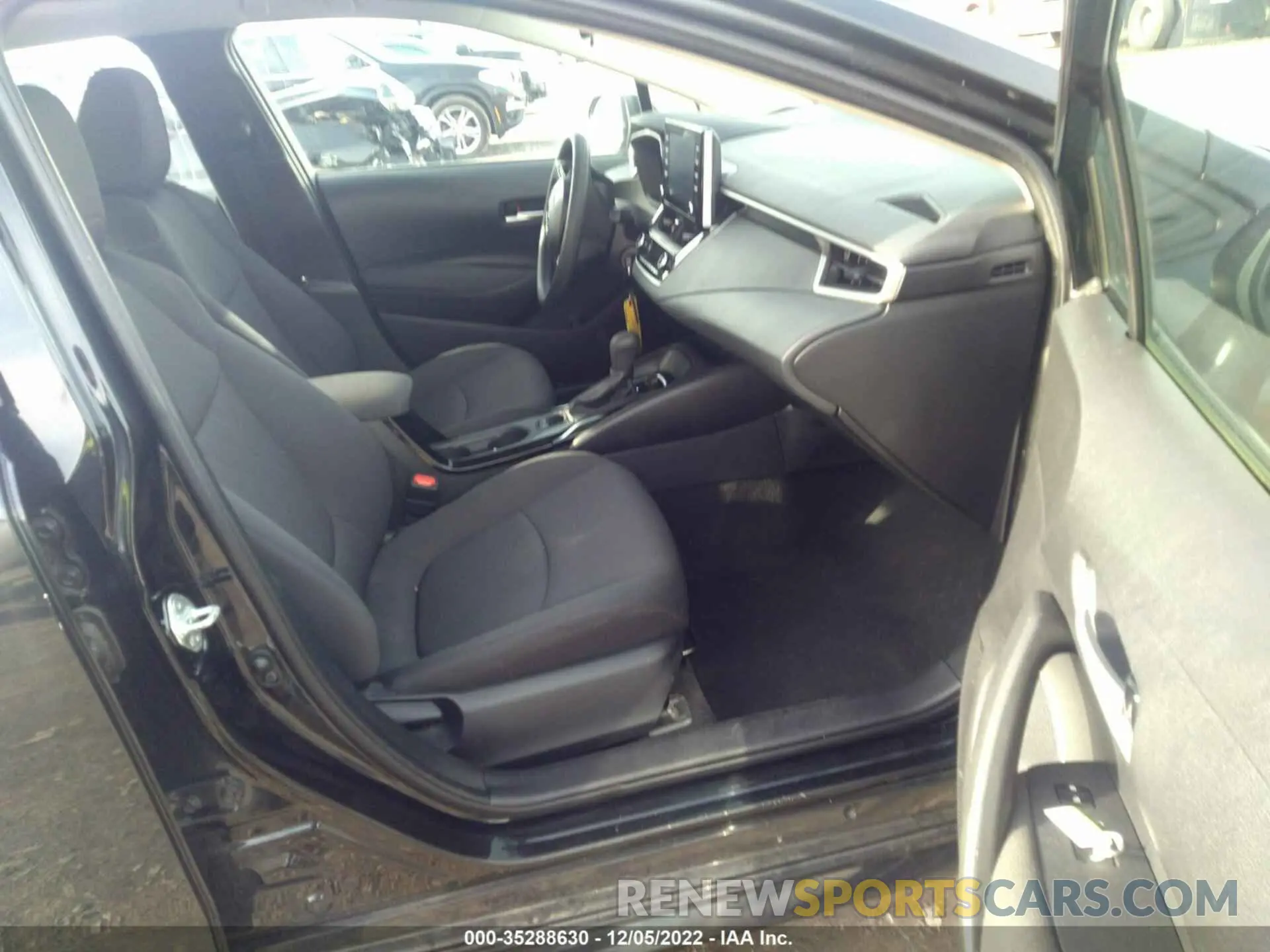 5 Photograph of a damaged car 5YFEPRAE8LP108313 TOYOTA COROLLA 2020