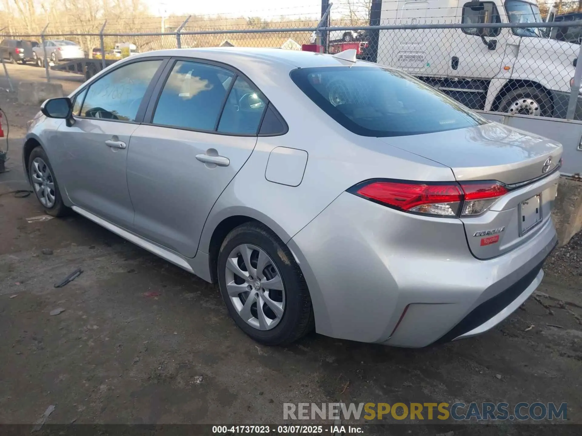 3 Photograph of a damaged car 5YFEPRAE8LP117920 TOYOTA COROLLA 2020