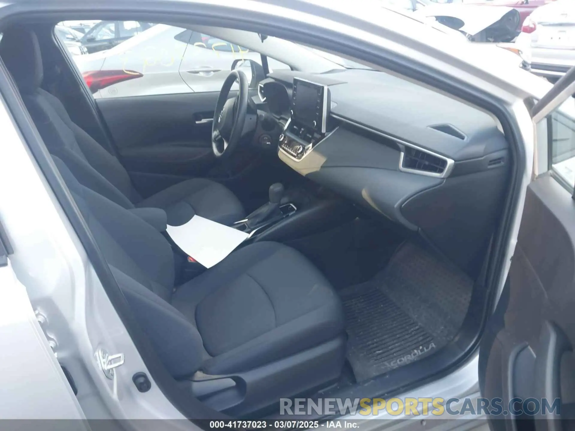 5 Photograph of a damaged car 5YFEPRAE8LP117920 TOYOTA COROLLA 2020