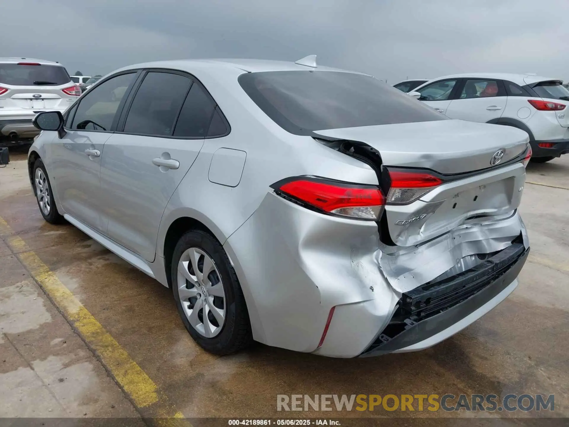 3 Photograph of a damaged car 5YFEPRAE8LP123927 TOYOTA COROLLA 2020