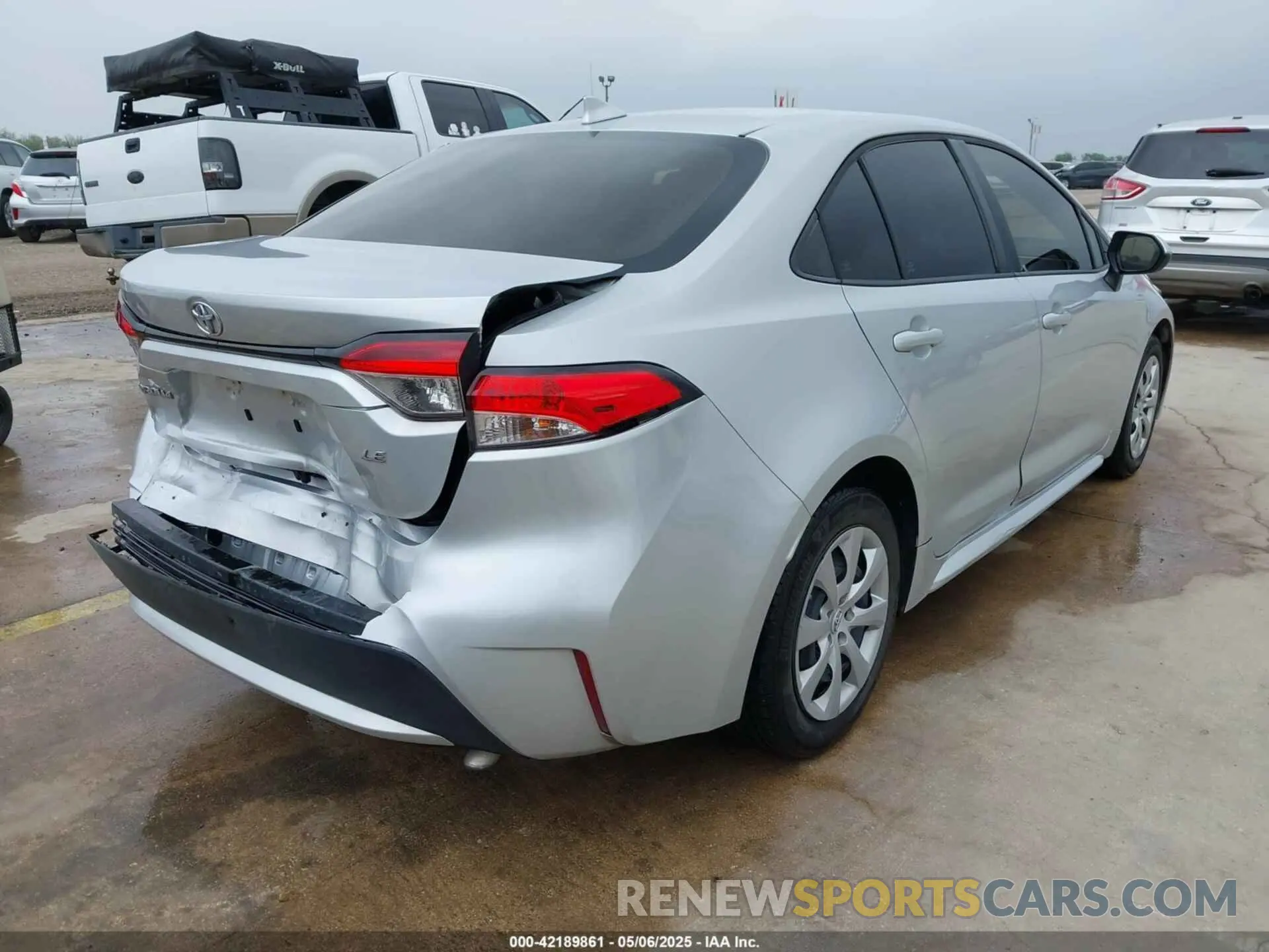 4 Photograph of a damaged car 5YFEPRAE8LP123927 TOYOTA COROLLA 2020