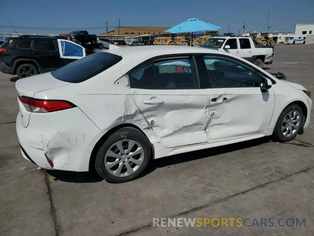 3 Photograph of a damaged car 5YFEPRAE8LP136385 TOYOTA COROLLA 2020