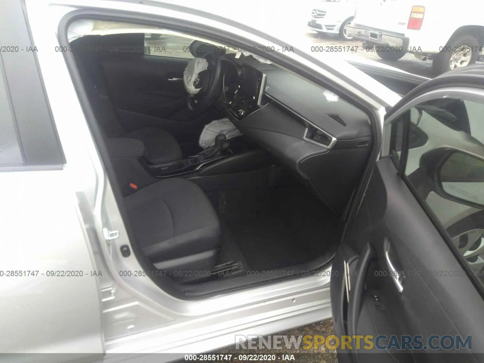 5 Photograph of a damaged car 5YFEPRAE8LP136516 TOYOTA COROLLA 2020