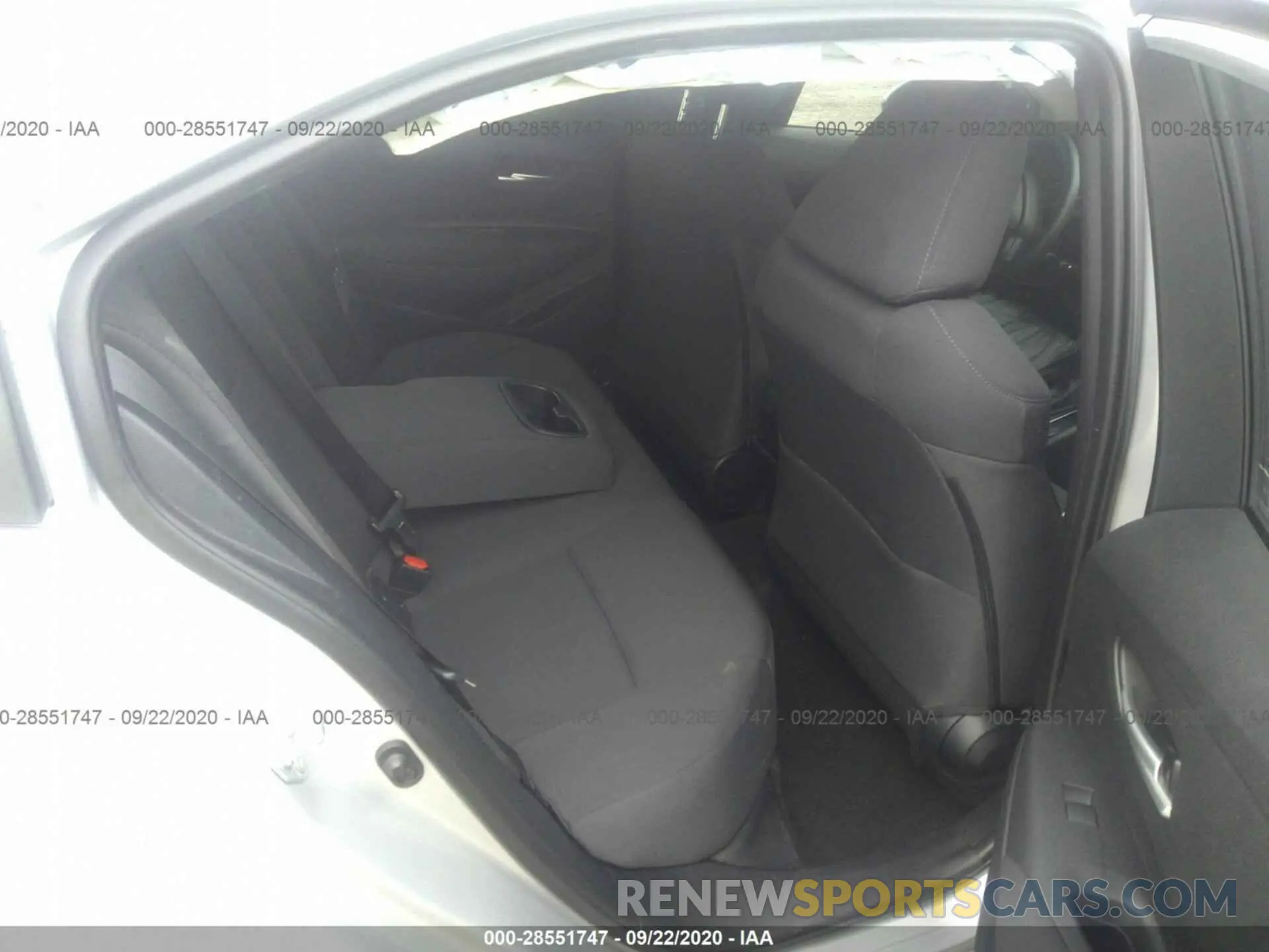 8 Photograph of a damaged car 5YFEPRAE8LP136516 TOYOTA COROLLA 2020