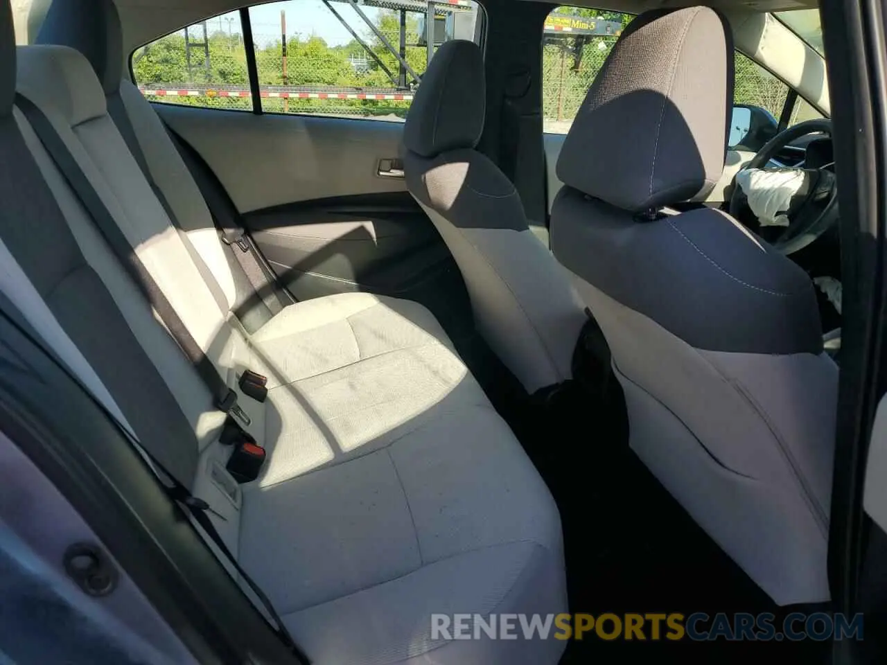 10 Photograph of a damaged car 5YFEPRAE9LP020371 TOYOTA COROLLA 2020