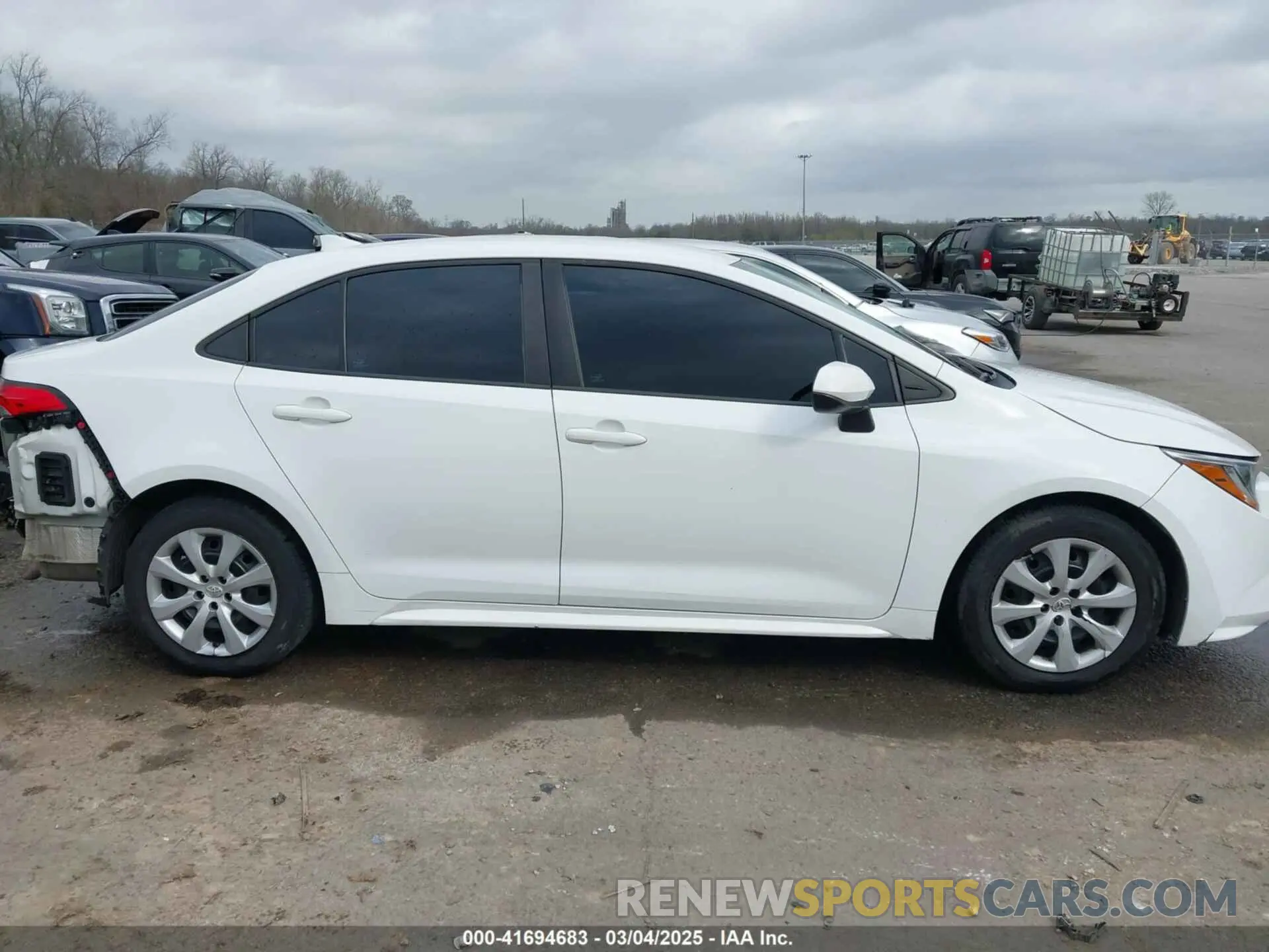 13 Photograph of a damaged car 5YFEPRAE9LP024324 TOYOTA COROLLA 2020