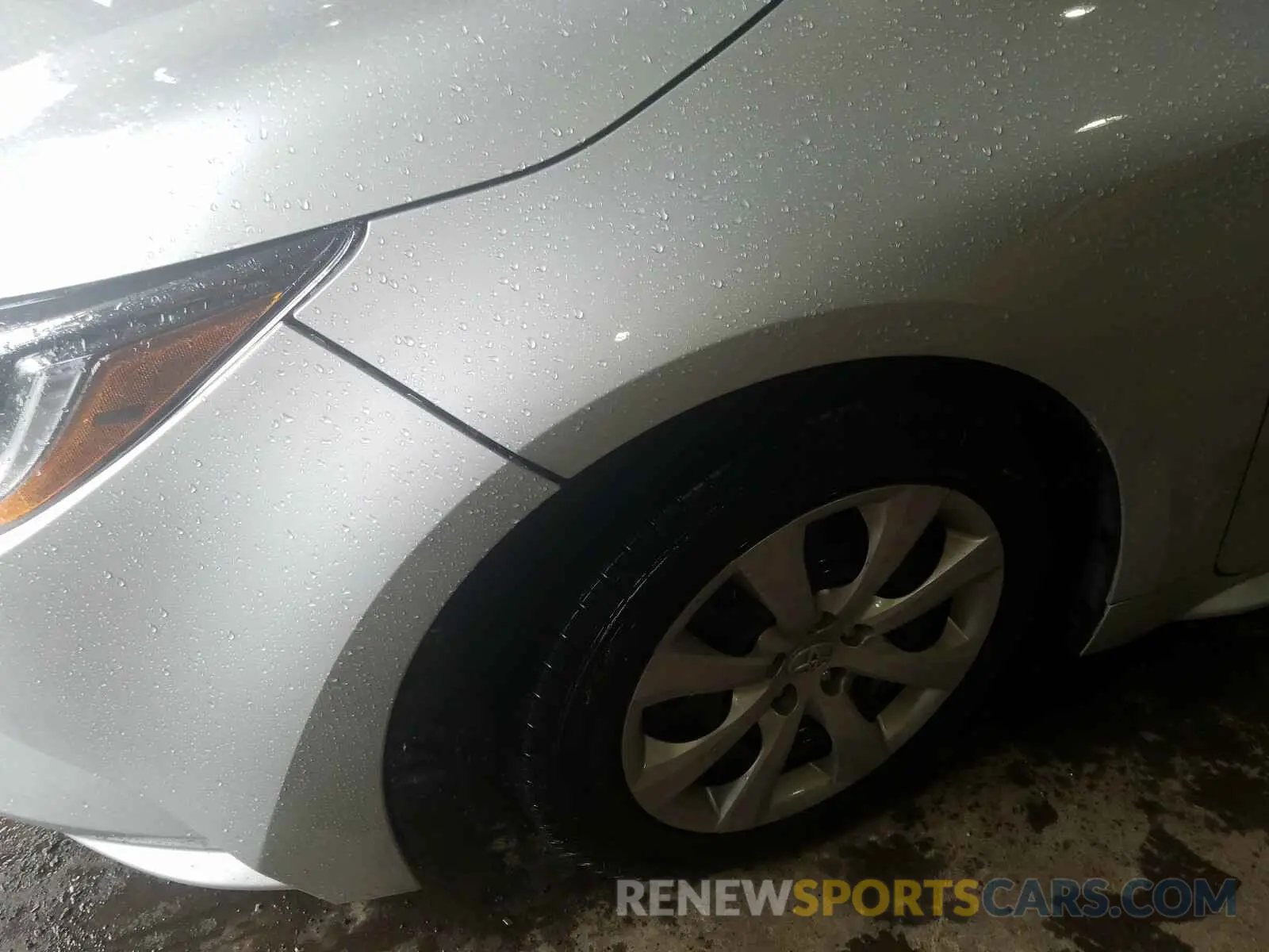 9 Photograph of a damaged car 5YFEPRAE9LP033816 TOYOTA COROLLA 2020