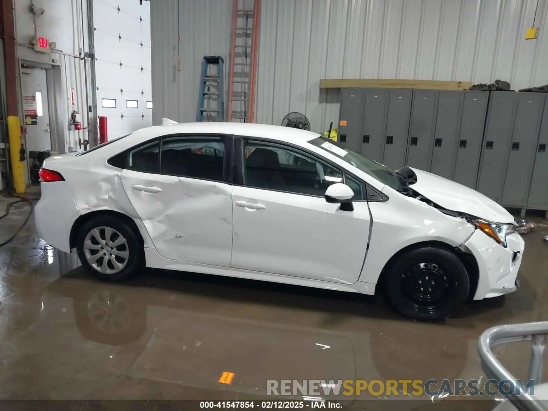 14 Photograph of a damaged car 5YFEPRAE9LP040216 TOYOTA COROLLA 2020