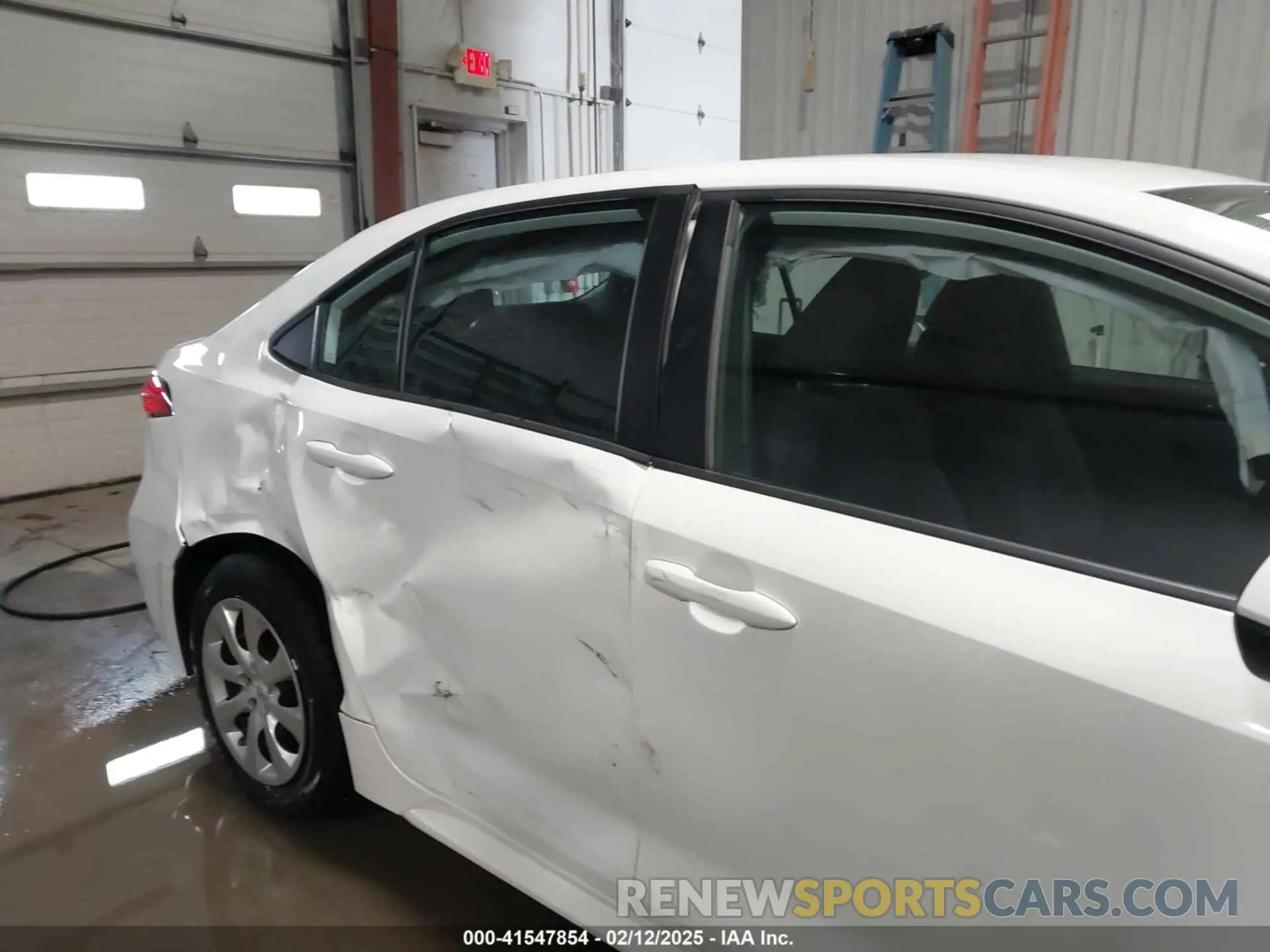 18 Photograph of a damaged car 5YFEPRAE9LP040216 TOYOTA COROLLA 2020