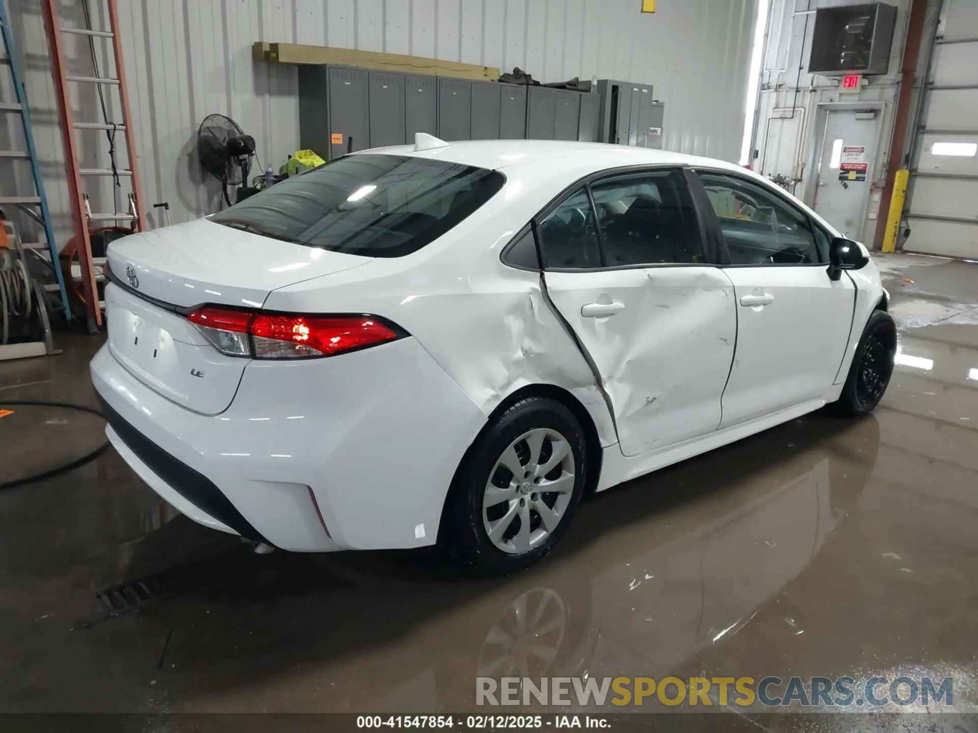4 Photograph of a damaged car 5YFEPRAE9LP040216 TOYOTA COROLLA 2020