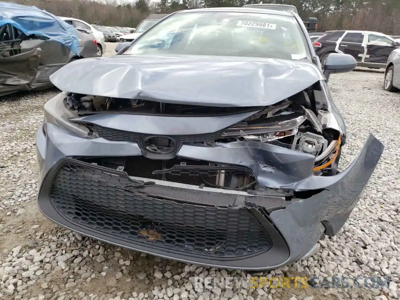 9 Photograph of a damaged car 5YFEPRAE9LP040457 TOYOTA COROLLA 2020