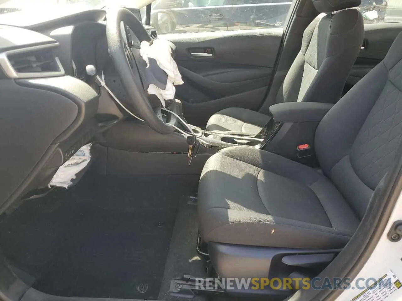 7 Photograph of a damaged car 5YFEPRAE9LP043116 TOYOTA COROLLA 2020