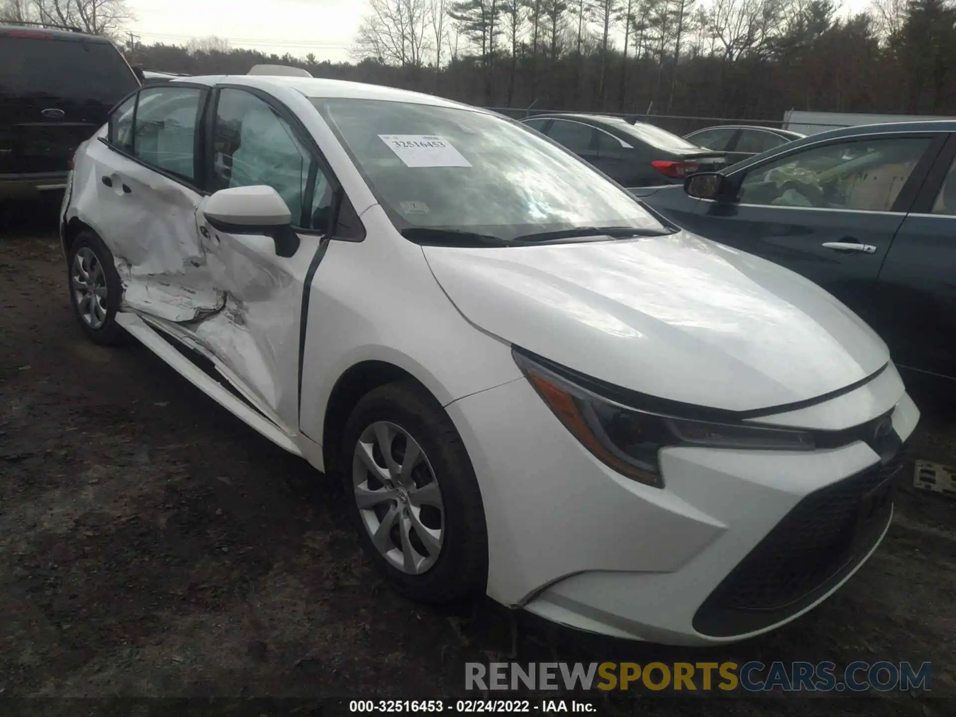 1 Photograph of a damaged car 5YFEPRAE9LP047487 TOYOTA COROLLA 2020