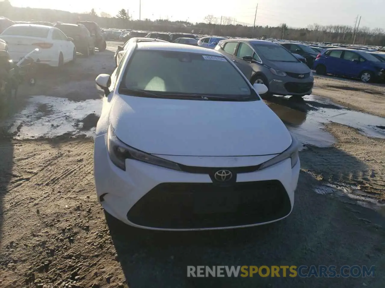 5 Photograph of a damaged car 5YFEPRAE9LP068887 TOYOTA COROLLA 2020