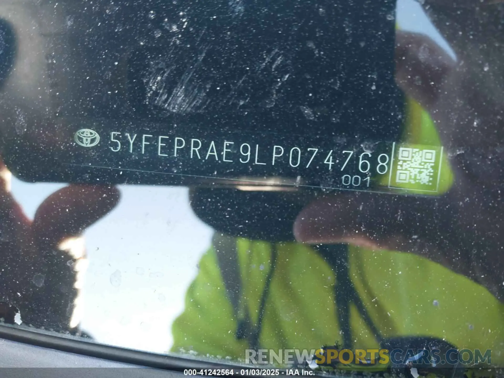 9 Photograph of a damaged car 5YFEPRAE9LP074768 TOYOTA COROLLA 2020