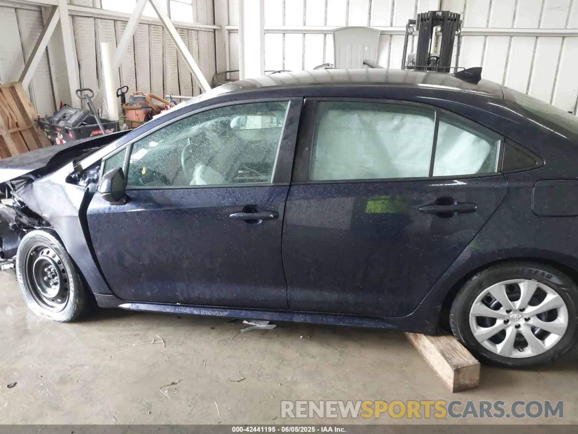 14 Photograph of a damaged car 5YFEPRAE9LP081039 TOYOTA COROLLA 2020