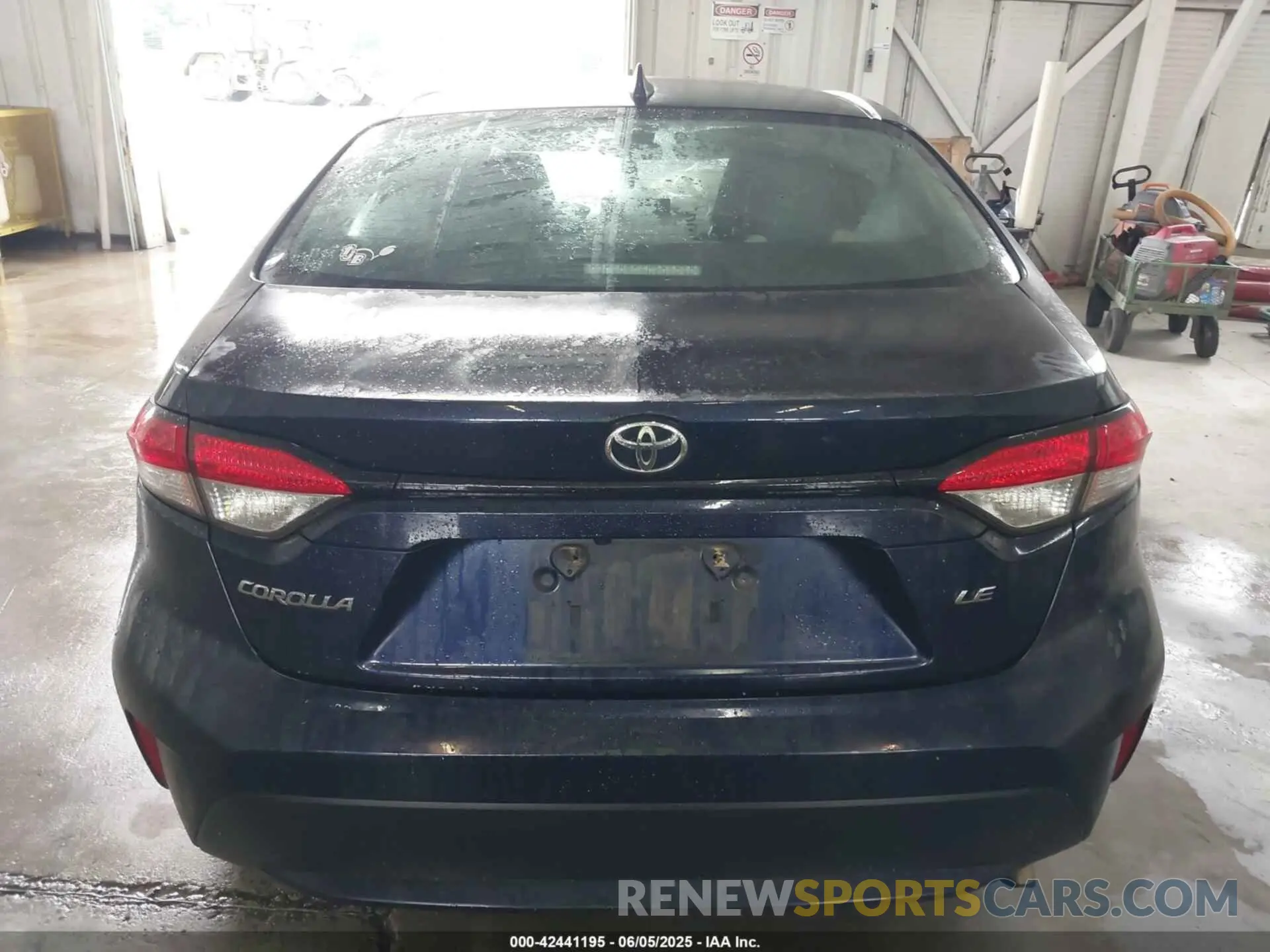 16 Photograph of a damaged car 5YFEPRAE9LP081039 TOYOTA COROLLA 2020