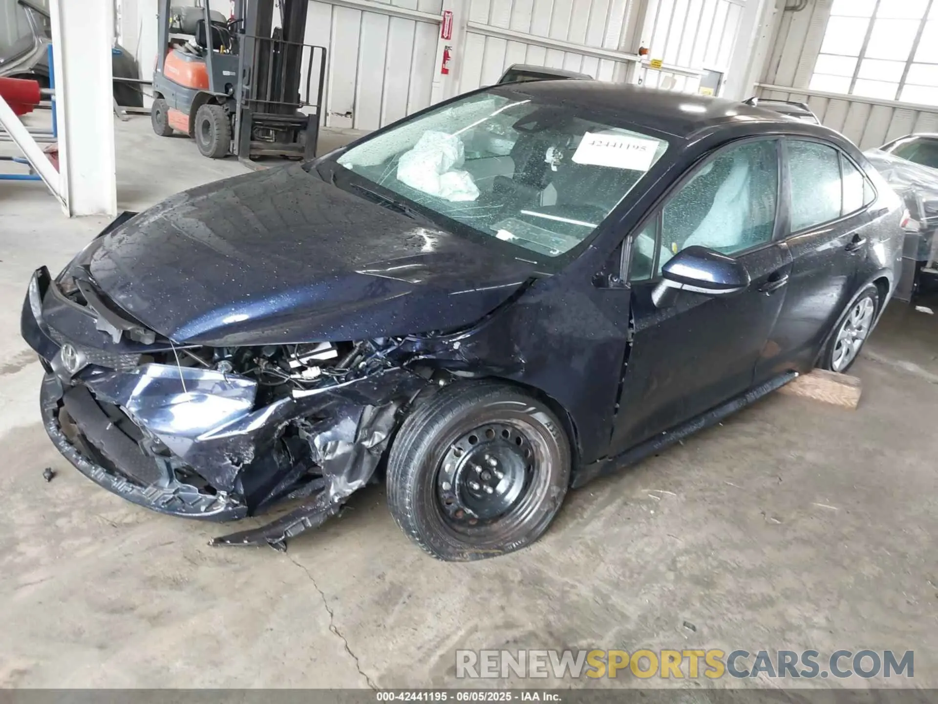2 Photograph of a damaged car 5YFEPRAE9LP081039 TOYOTA COROLLA 2020