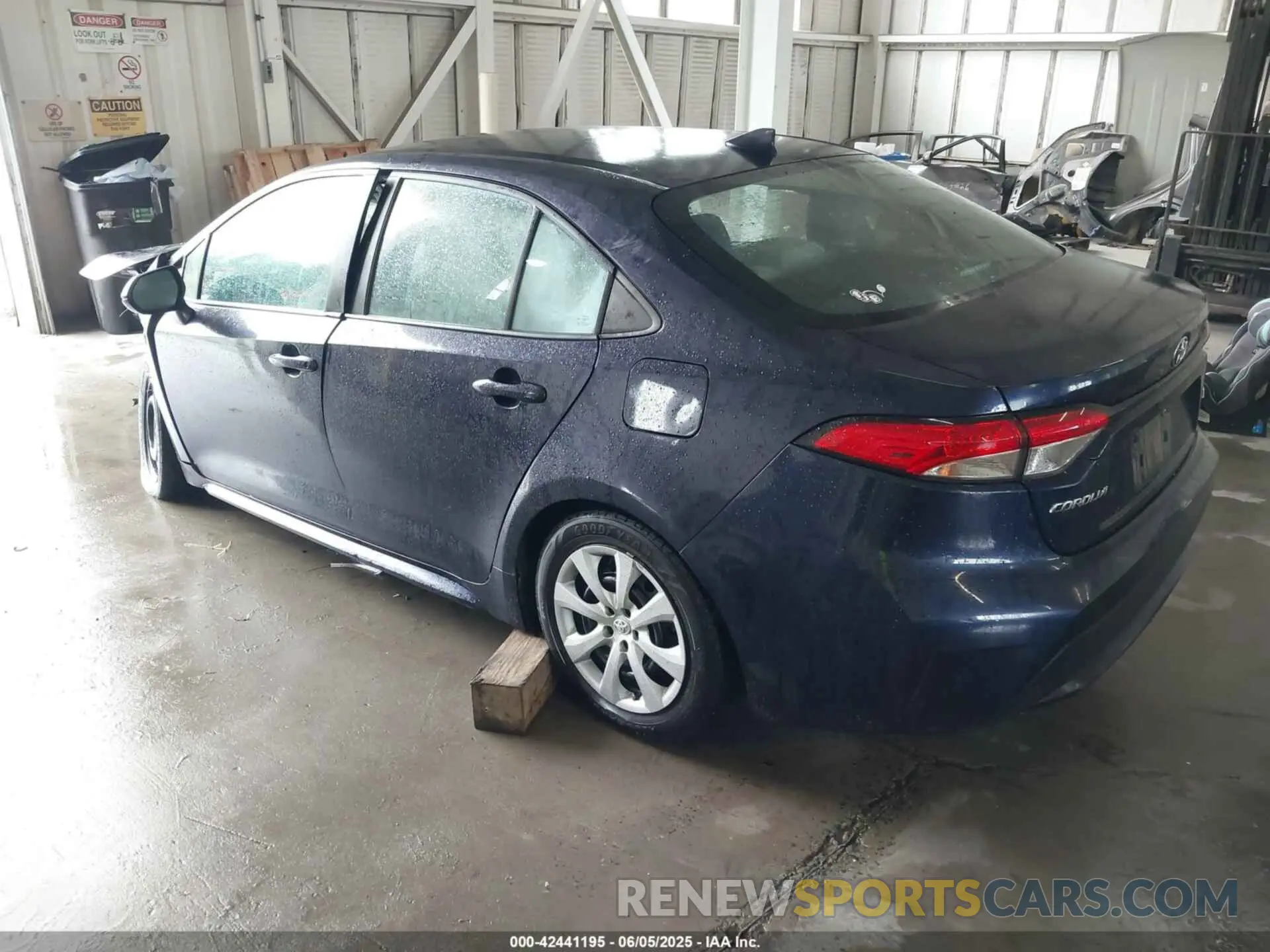 3 Photograph of a damaged car 5YFEPRAE9LP081039 TOYOTA COROLLA 2020