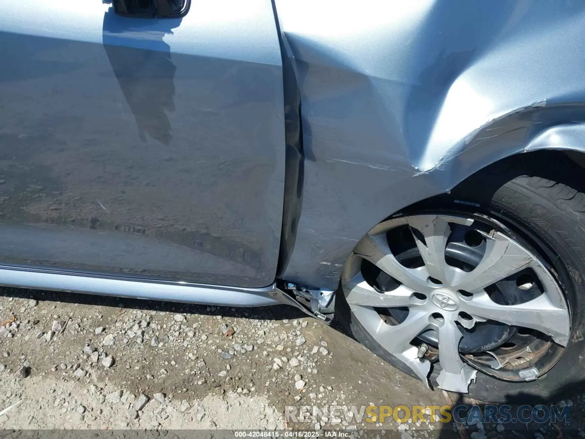 18 Photograph of a damaged car 5YFEPRAE9LP088959 TOYOTA COROLLA 2020