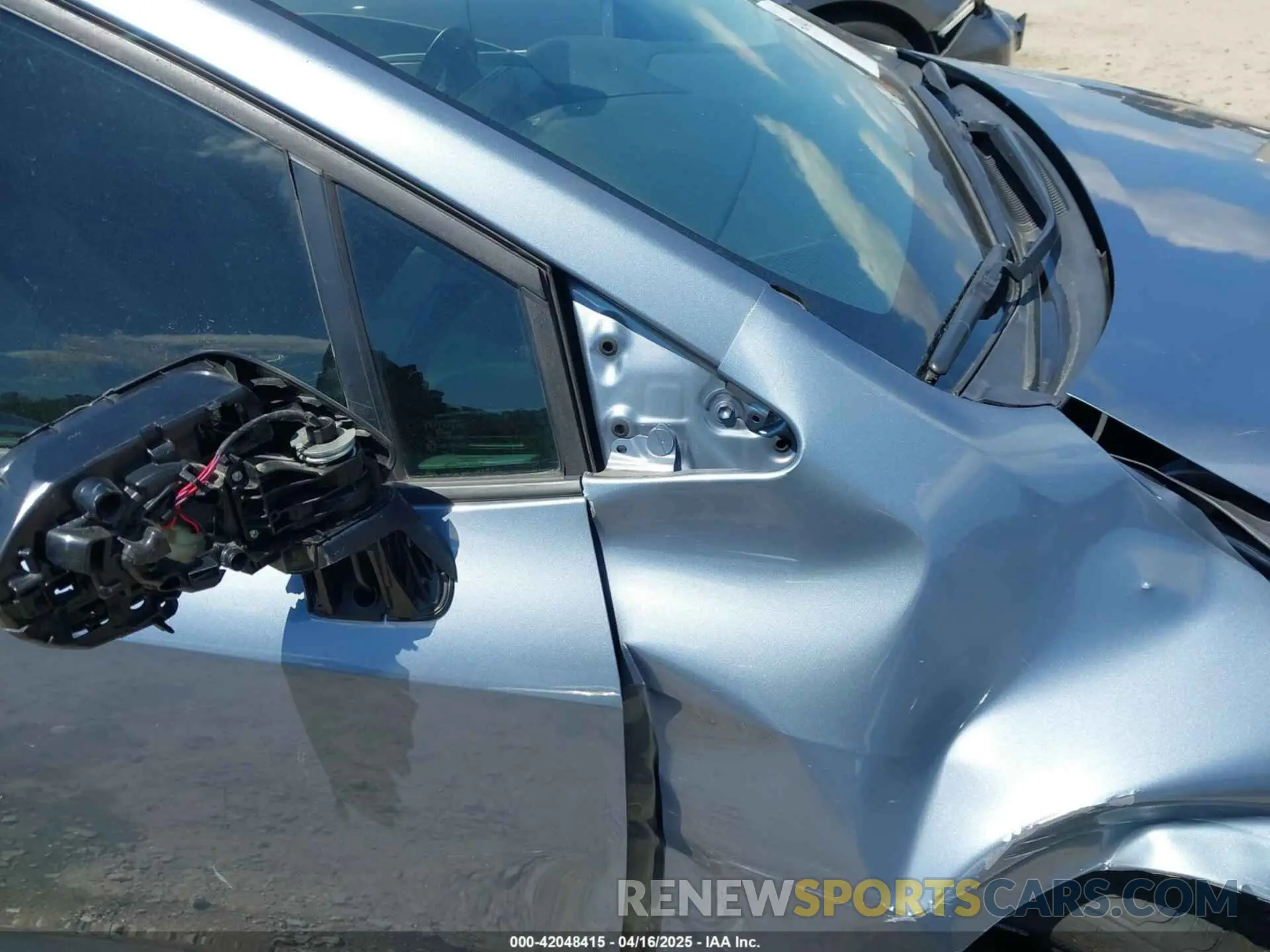 19 Photograph of a damaged car 5YFEPRAE9LP088959 TOYOTA COROLLA 2020