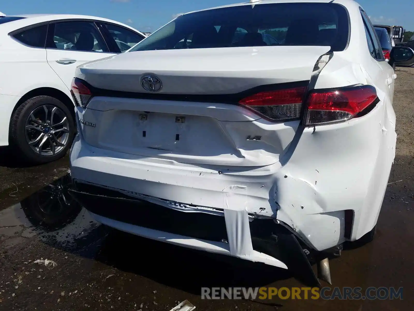 9 Photograph of a damaged car 5YFEPRAE9LP089061 TOYOTA COROLLA 2020