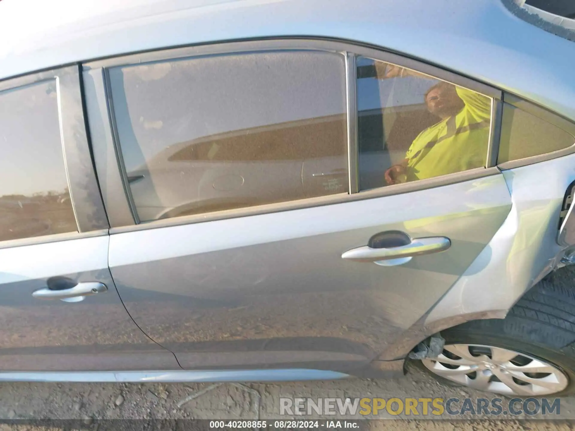 13 Photograph of a damaged car 5YFEPRAE9LP092722 TOYOTA COROLLA 2020