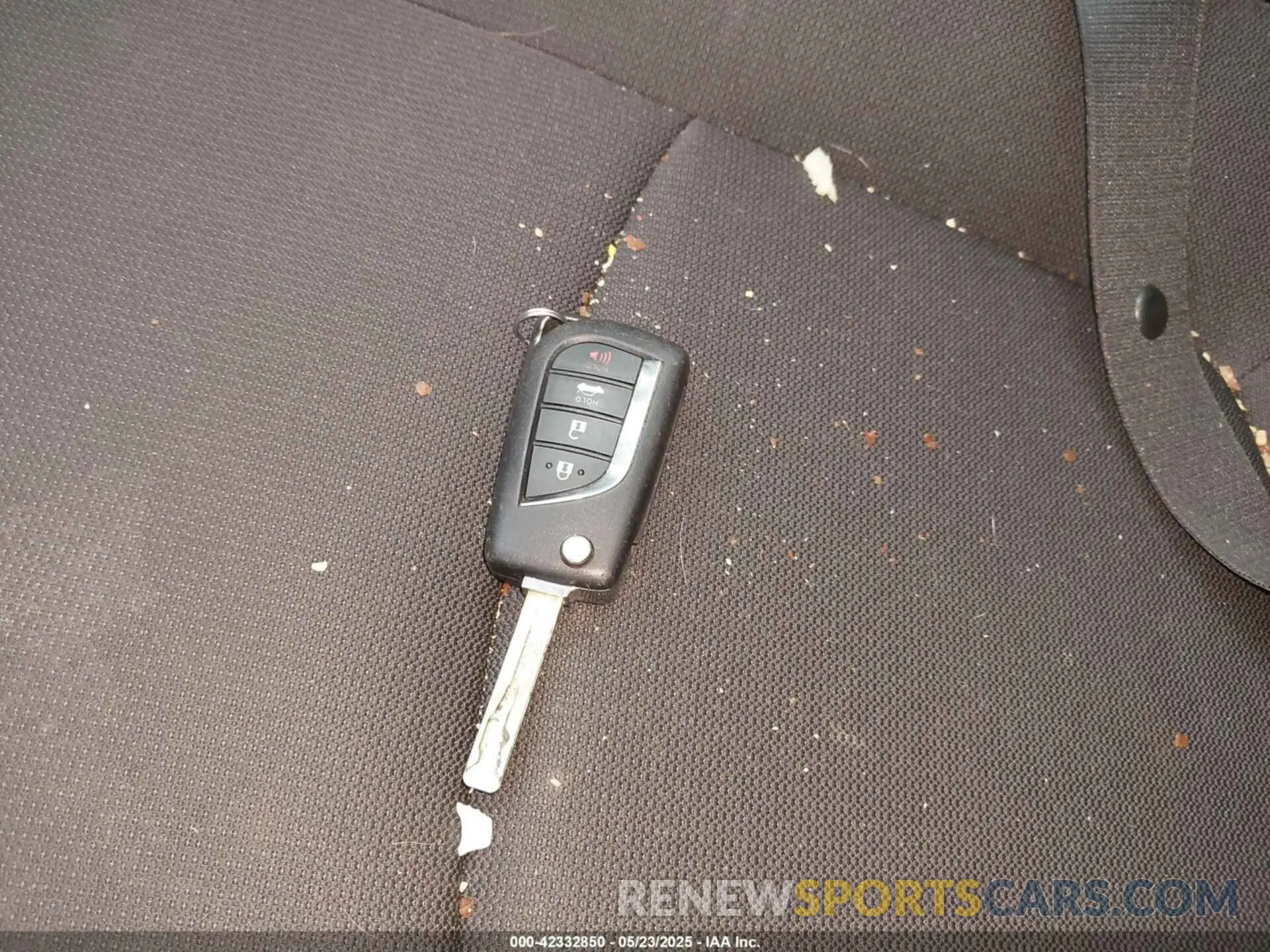 11 Photograph of a damaged car 5YFEPRAE9LP092879 TOYOTA COROLLA 2020