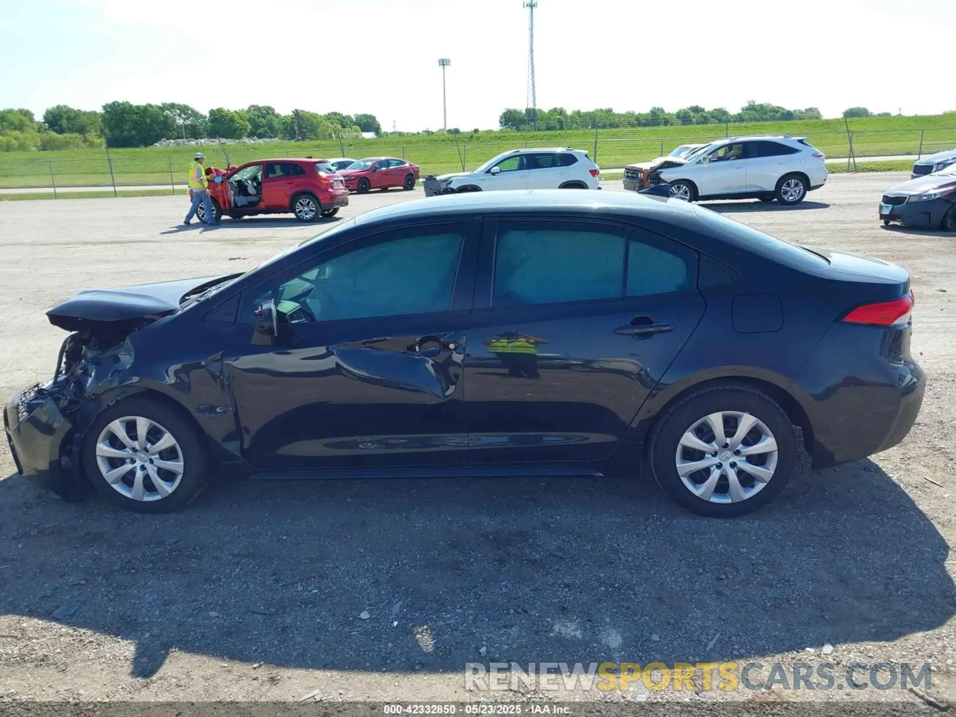 14 Photograph of a damaged car 5YFEPRAE9LP092879 TOYOTA COROLLA 2020