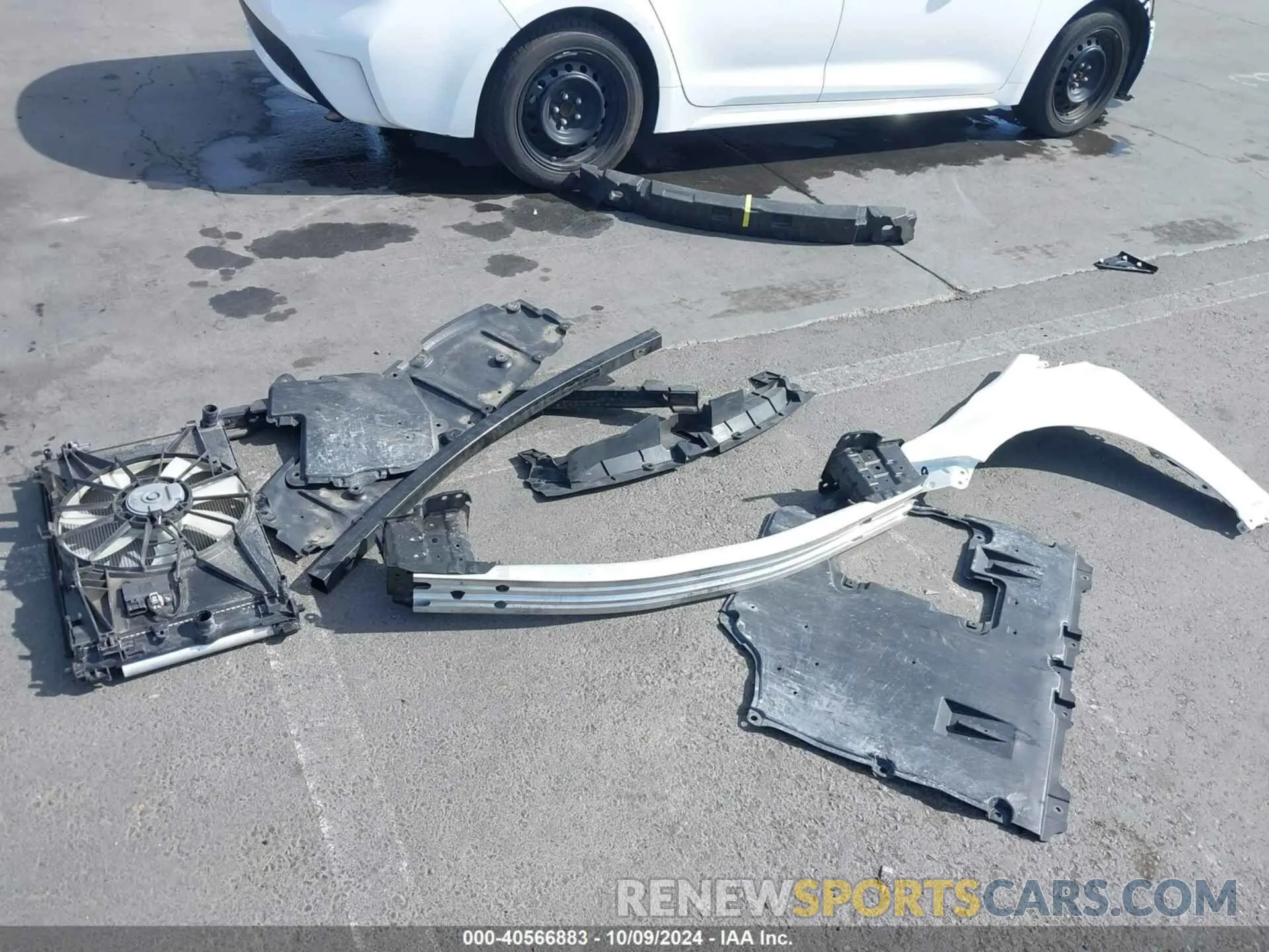 18 Photograph of a damaged car 5YFEPRAE9LP094339 TOYOTA COROLLA 2020
