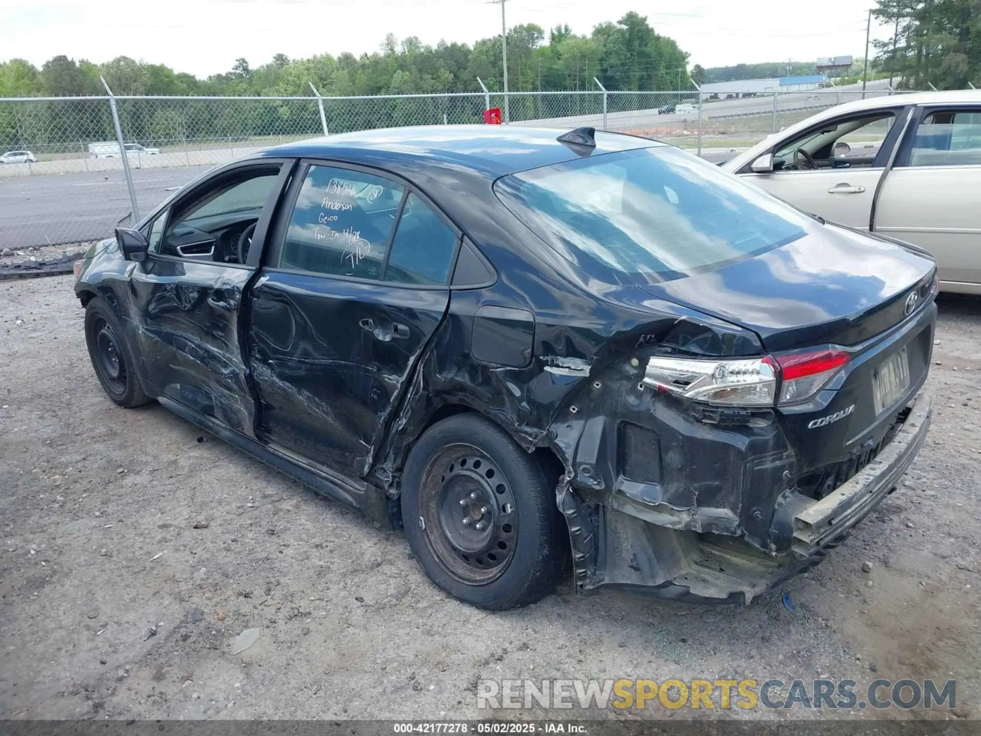 3 Photograph of a damaged car 5YFEPRAE9LP095250 TOYOTA COROLLA 2020