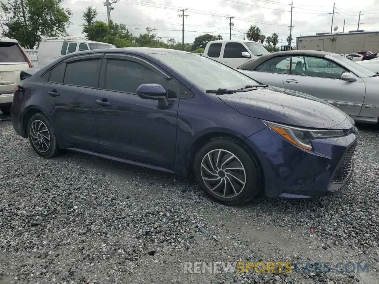 4 Photograph of a damaged car 5YFEPRAE9LP106800 TOYOTA COROLLA 2020