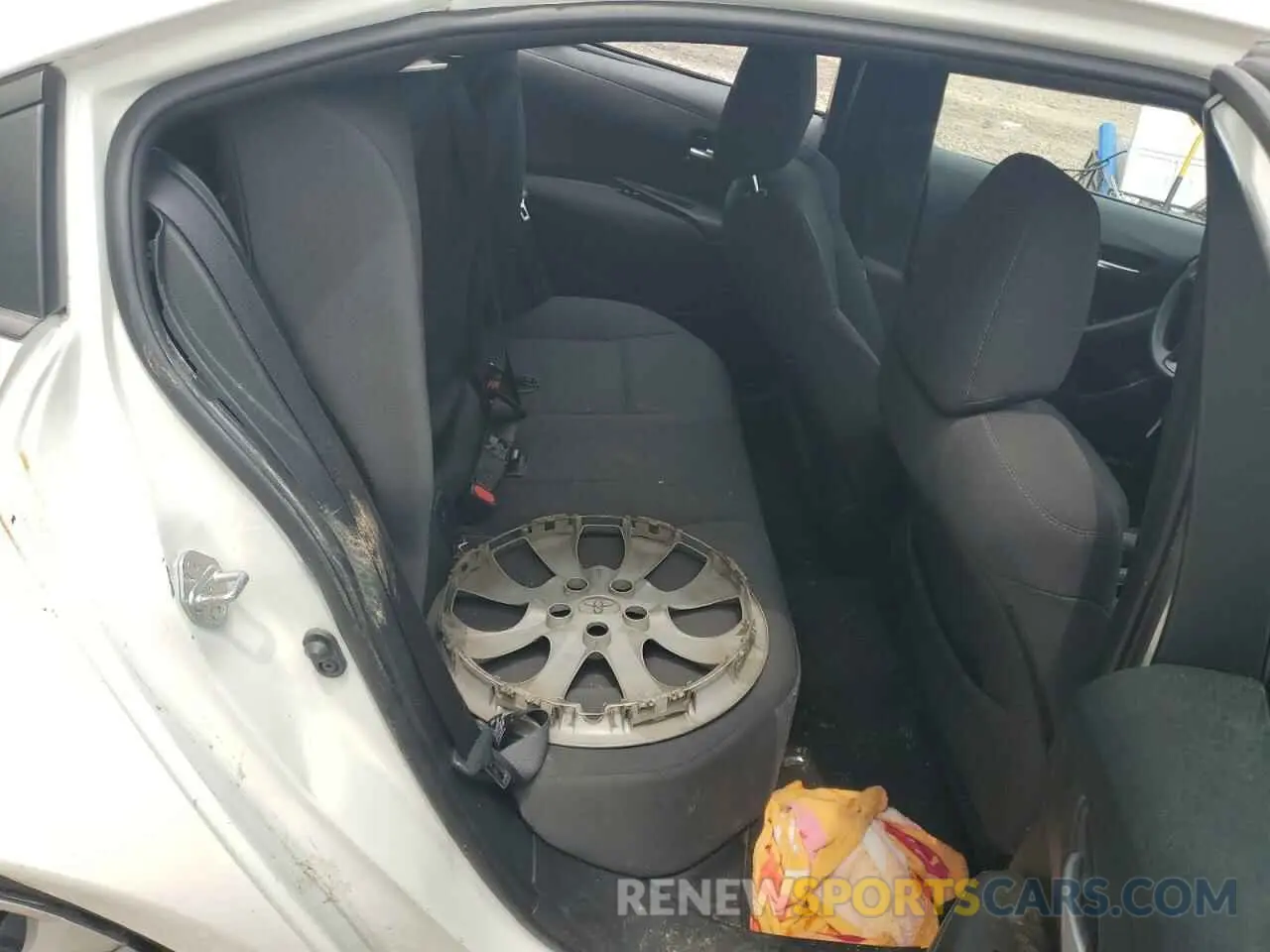 10 Photograph of a damaged car 5YFEPRAE9LP109471 TOYOTA COROLLA 2020