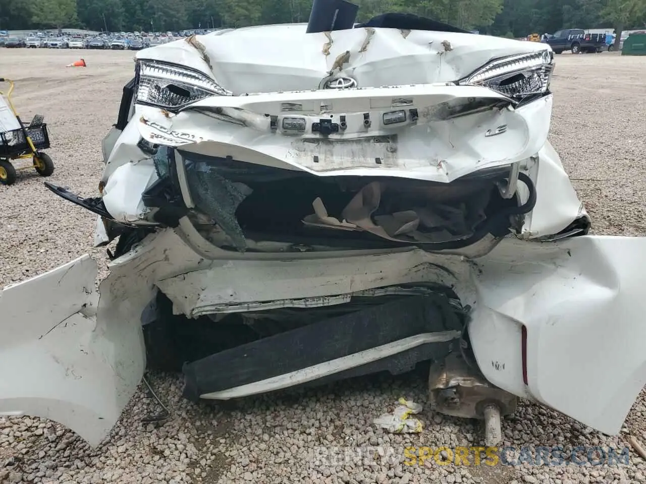 6 Photograph of a damaged car 5YFEPRAE9LP109471 TOYOTA COROLLA 2020