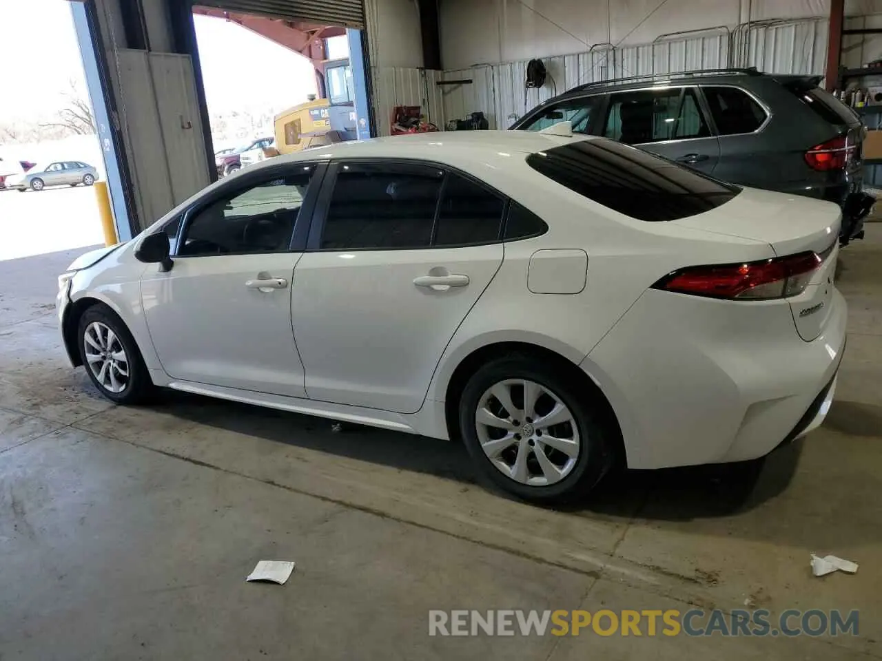 2 Photograph of a damaged car 5YFEPRAE9LP110488 TOYOTA COROLLA 2020