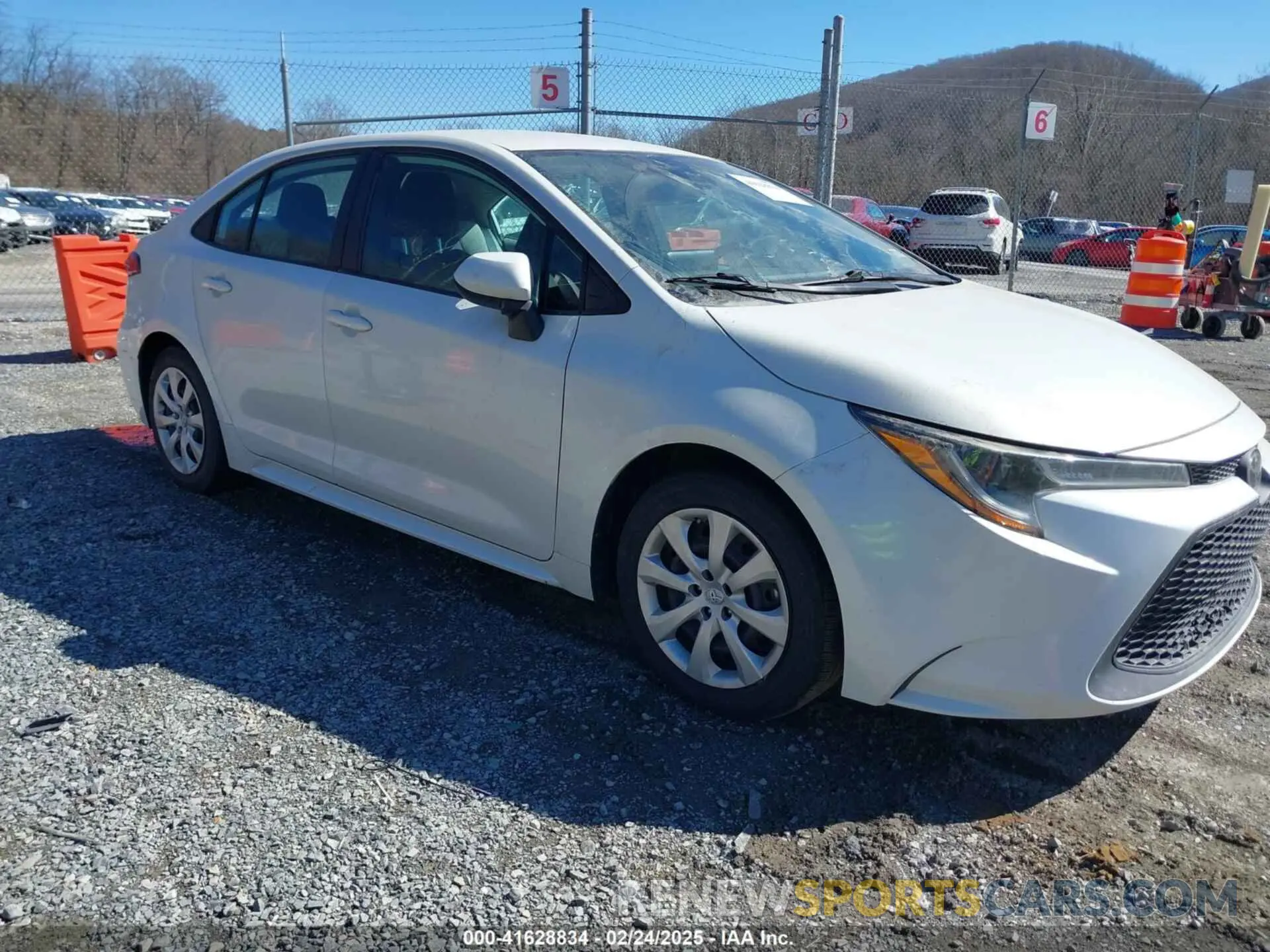 1 Photograph of a damaged car 5YFEPRAE9LP124083 TOYOTA COROLLA 2020