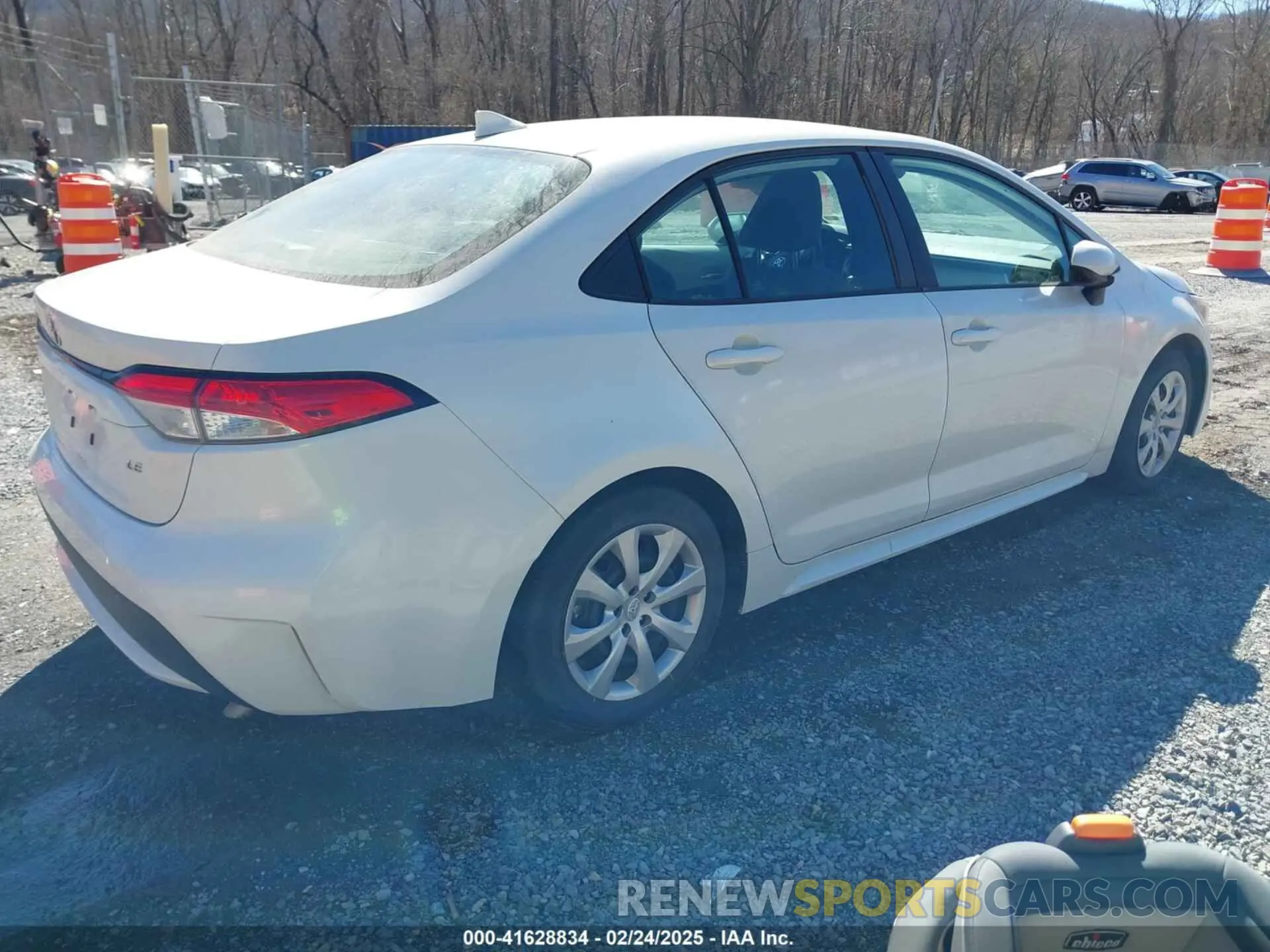 4 Photograph of a damaged car 5YFEPRAE9LP124083 TOYOTA COROLLA 2020