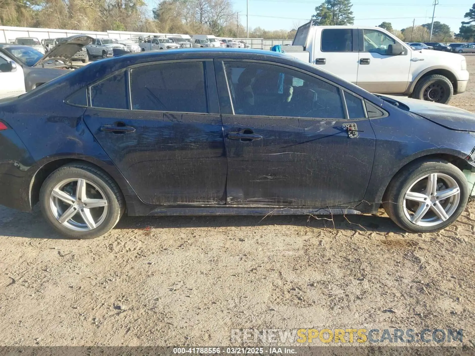 14 Photograph of a damaged car 5YFEPRAE9LP124228 TOYOTA COROLLA 2020