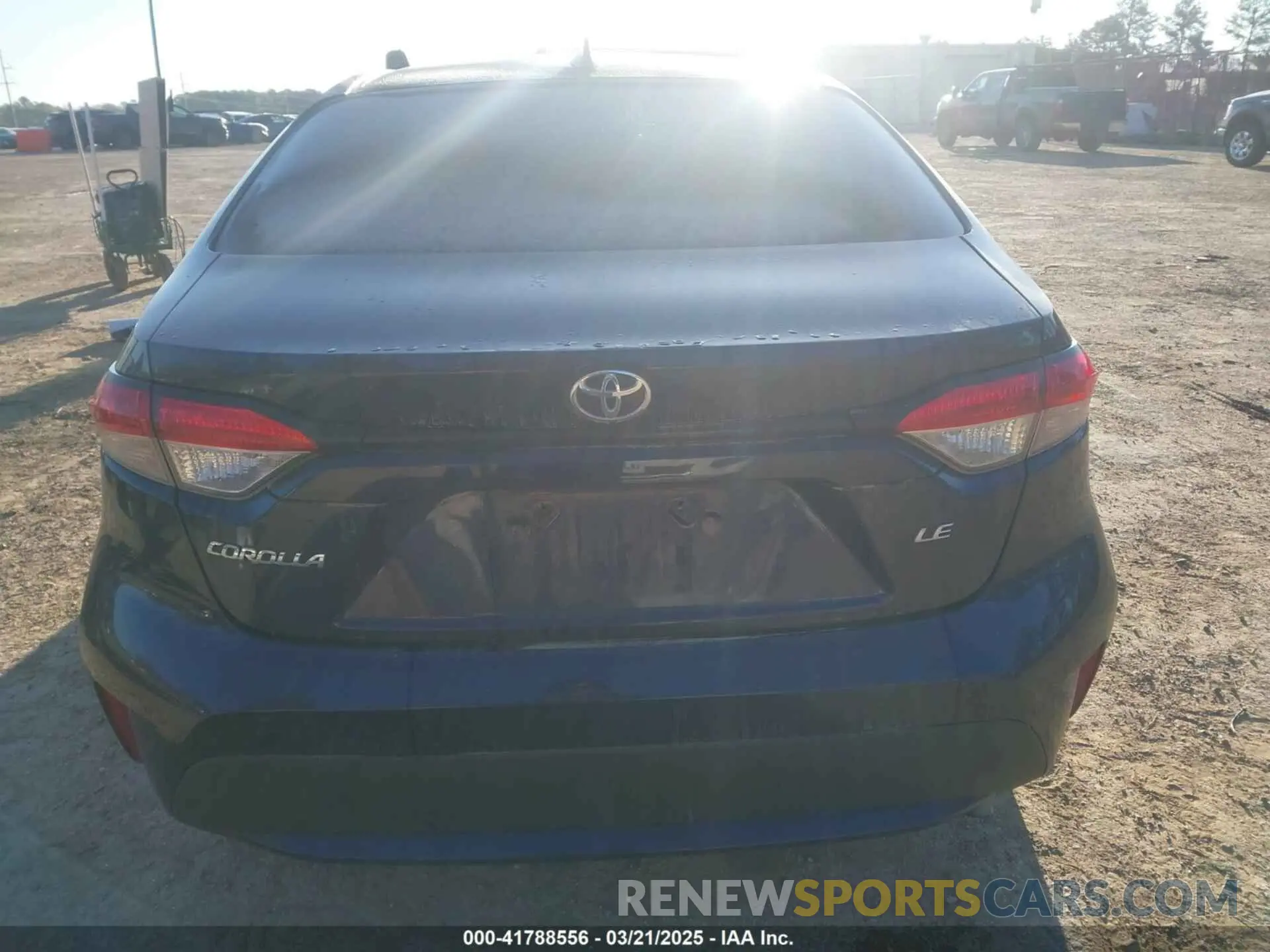 17 Photograph of a damaged car 5YFEPRAE9LP124228 TOYOTA COROLLA 2020