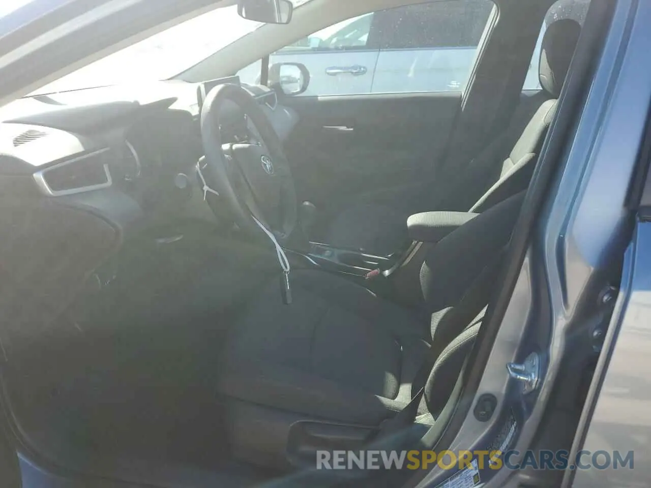 7 Photograph of a damaged car 5YFEPRAE9LP129428 TOYOTA COROLLA 2020
