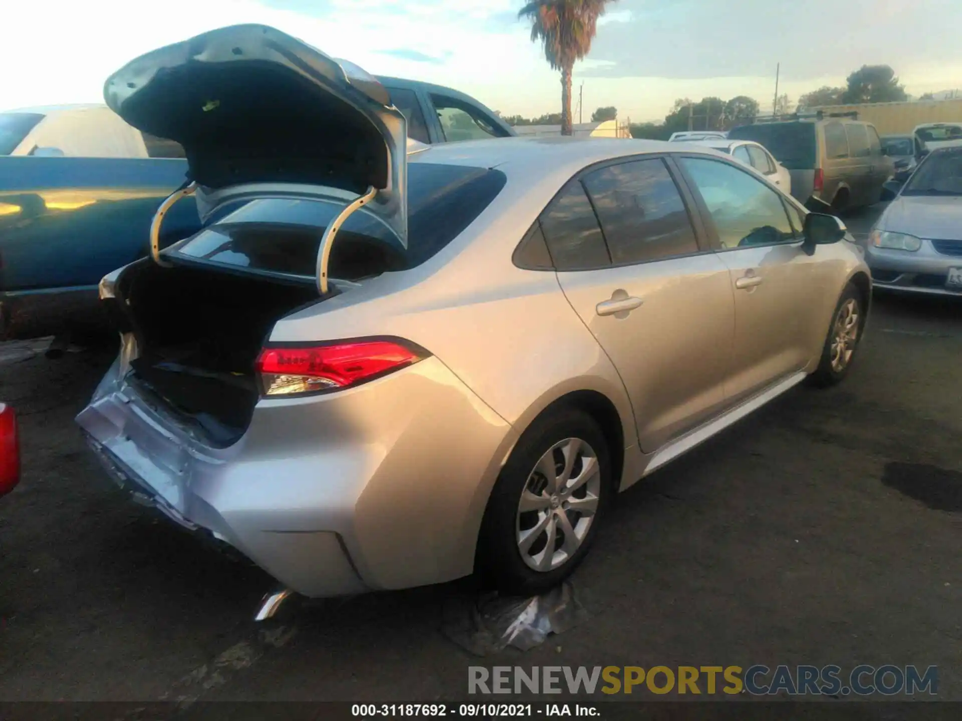 4 Photograph of a damaged car 5YFEPRAEXLP007581 TOYOTA COROLLA 2020