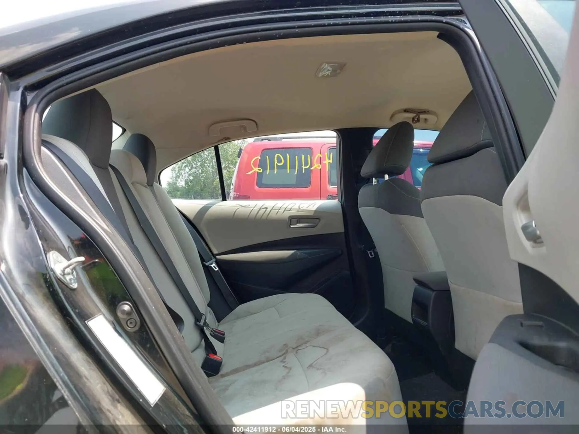 8 Photograph of a damaged car 5YFEPRAEXLP027314 TOYOTA COROLLA 2020