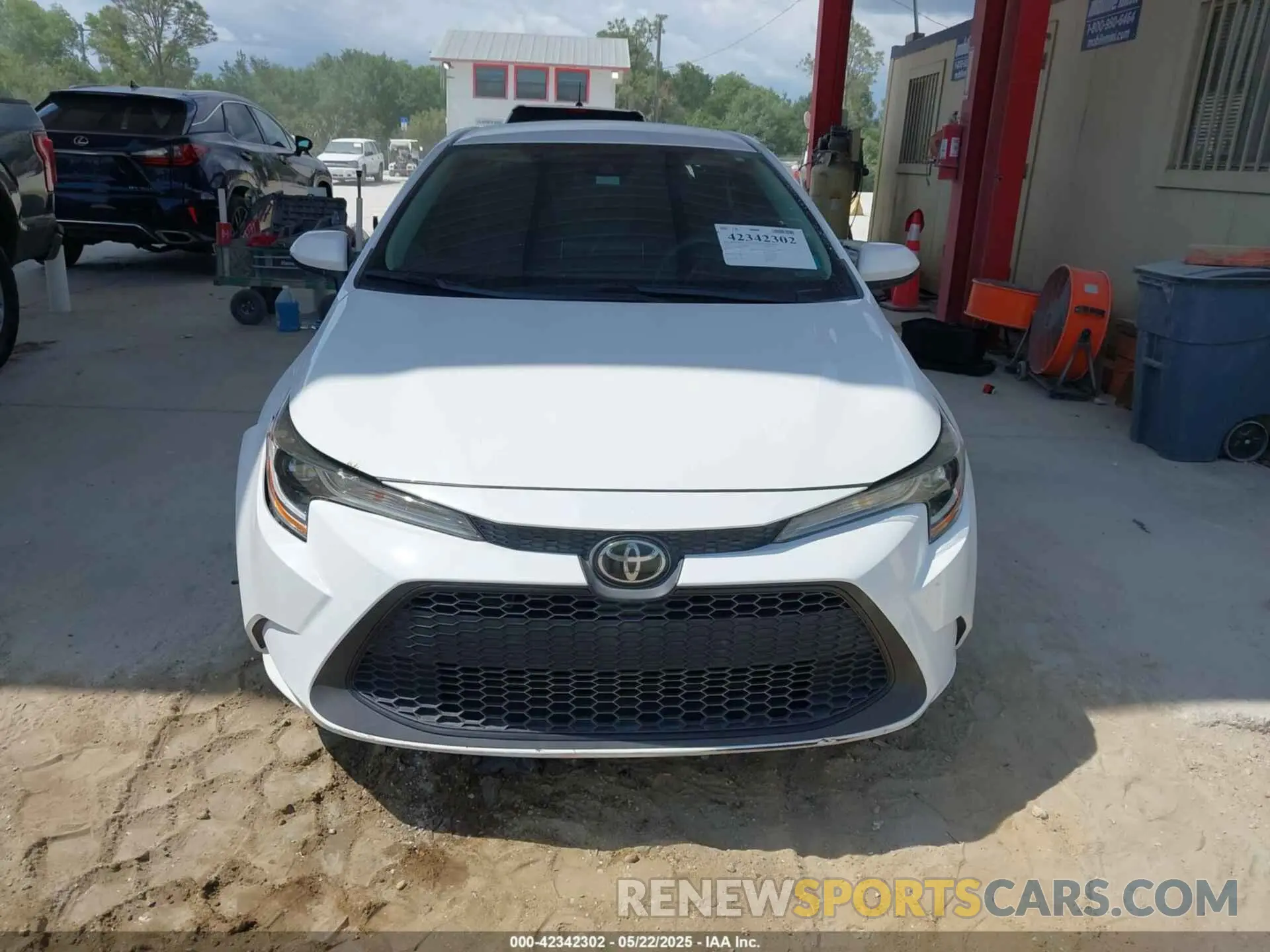 12 Photograph of a damaged car 5YFEPRAEXLP101119 TOYOTA COROLLA 2020