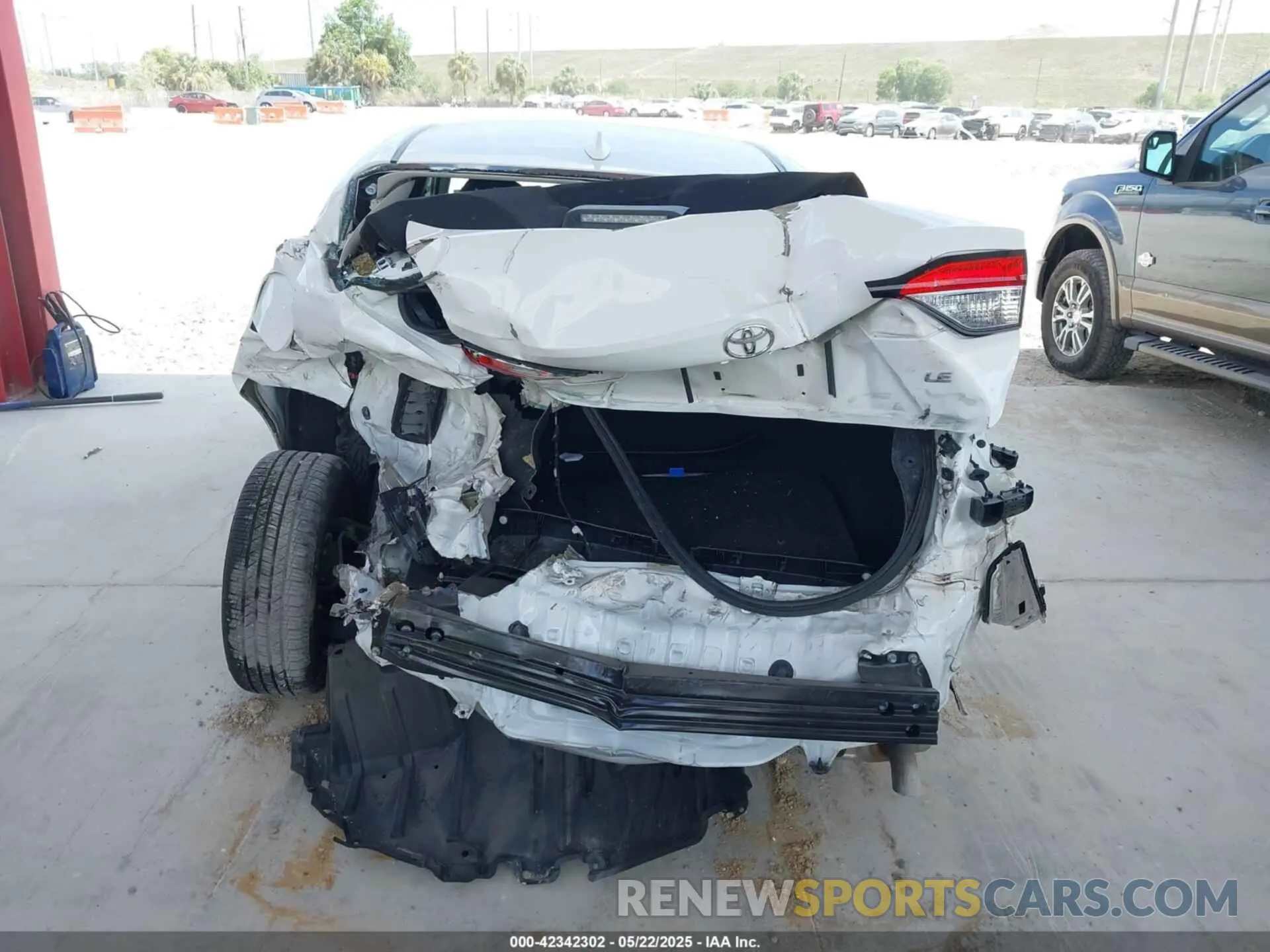 16 Photograph of a damaged car 5YFEPRAEXLP101119 TOYOTA COROLLA 2020
