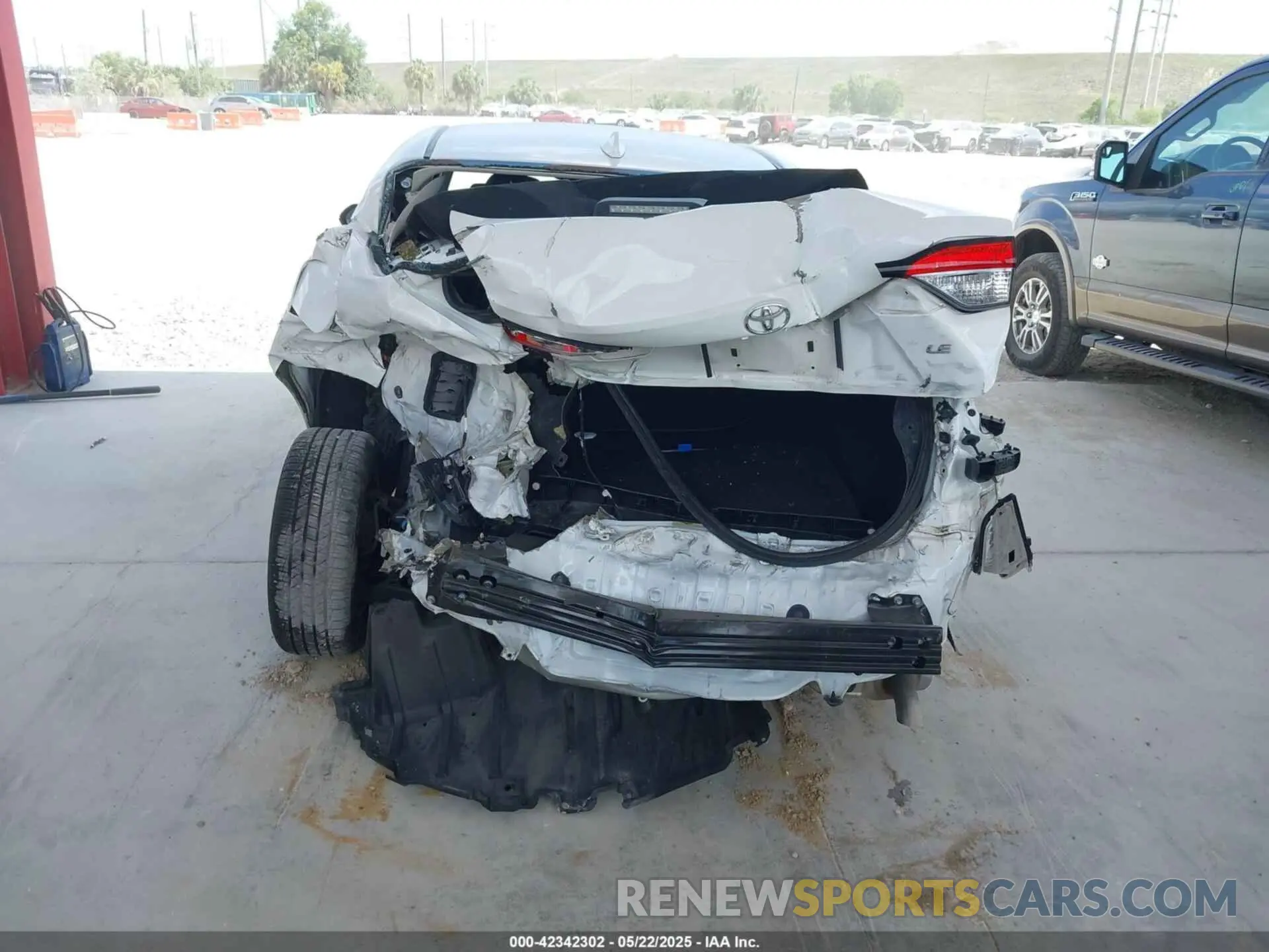 6 Photograph of a damaged car 5YFEPRAEXLP101119 TOYOTA COROLLA 2020